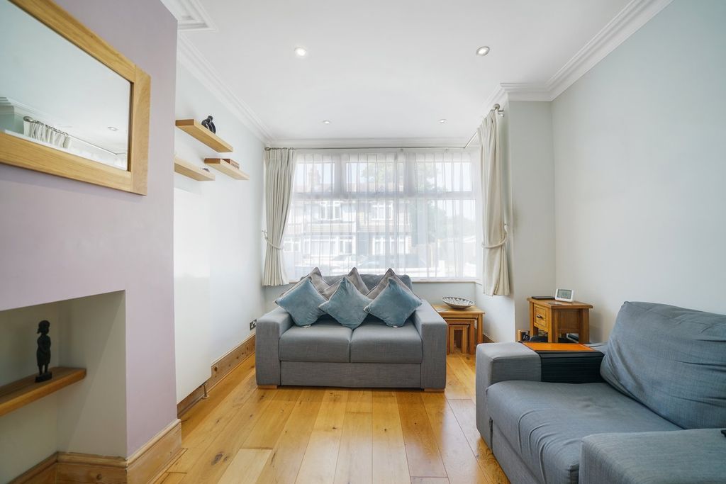 Property photo 3 of 12