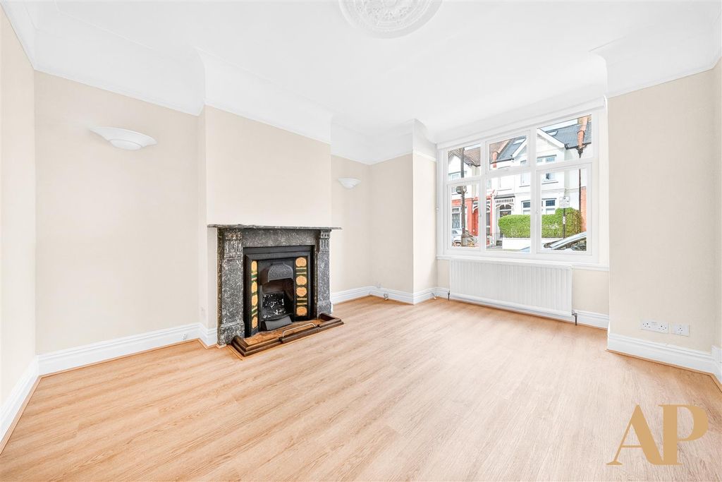 Property photo 2 of 23