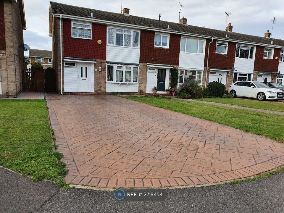 Property photo 1 of 12 Driveway