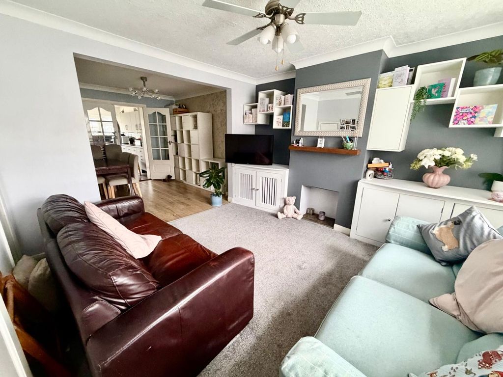 Property photo 2 of 10 Lounge