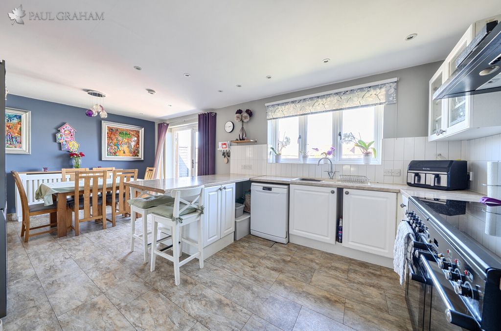 Property photo 2 of 18 084c1E82-973F-4155-8F20-2E2Bc86Db739