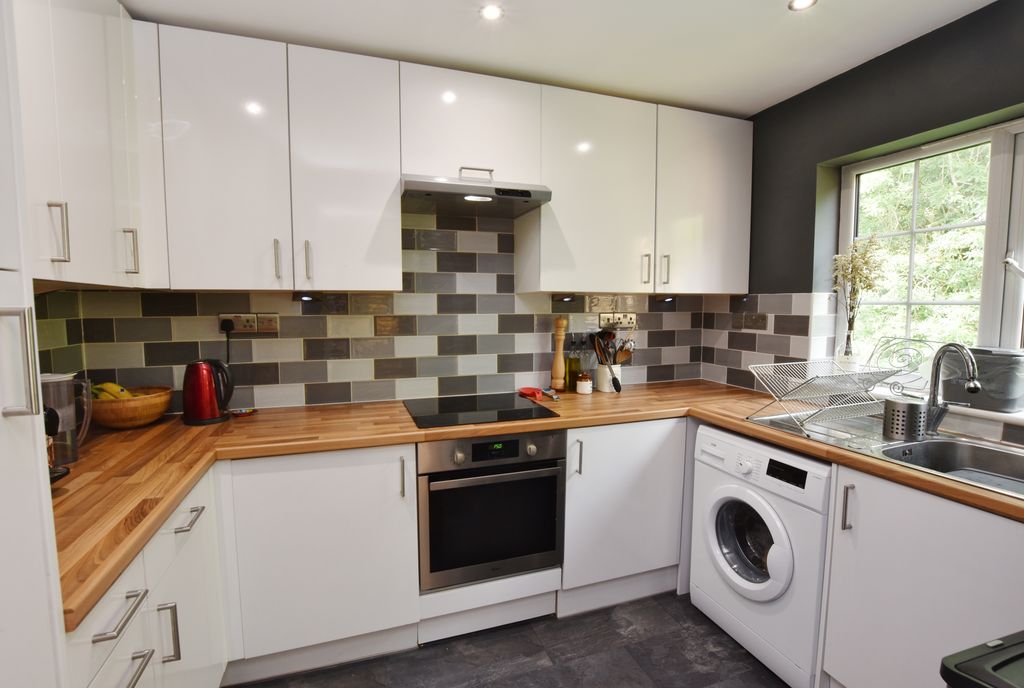 Property photo 1 of 6 Kitchen