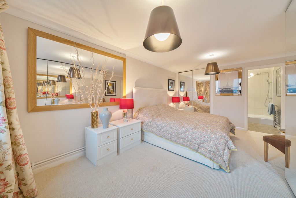 Property photo 3 of 15 Bedroom