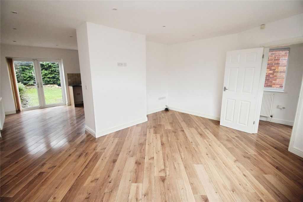 Property photo 2 of 12 Lounge