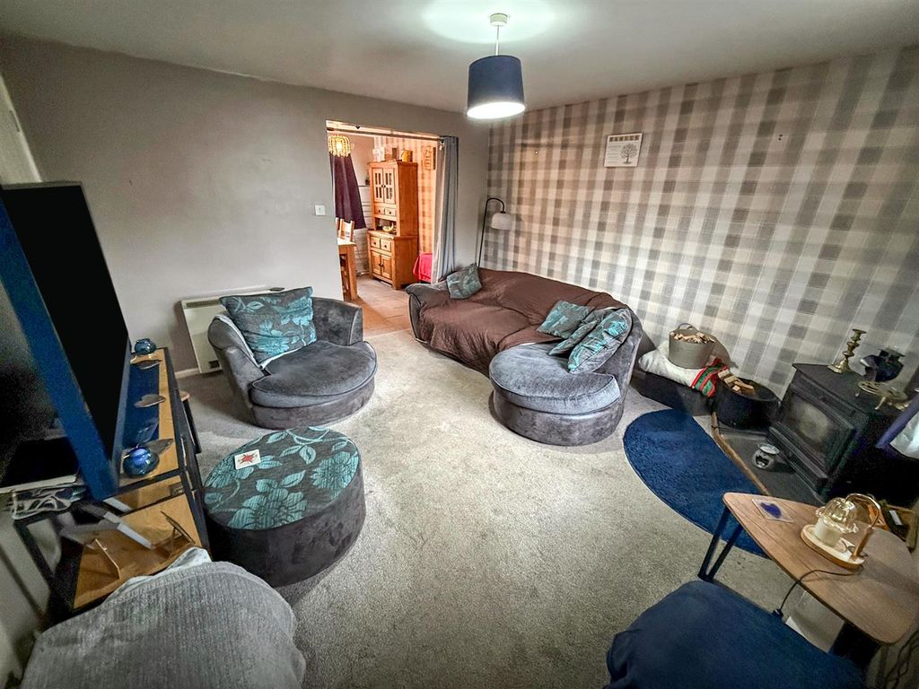 Property photo 2 of 11 Lounge