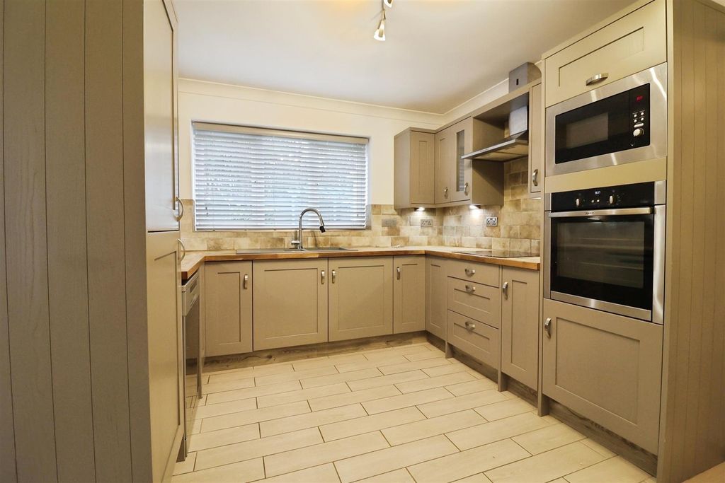 Property photo 2 of 33 33.Jpg