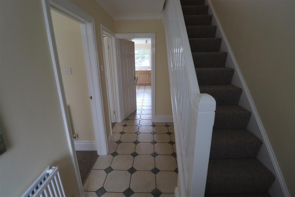 Property photo 3 of 31 Hermitage Road 12 (3).Jpg