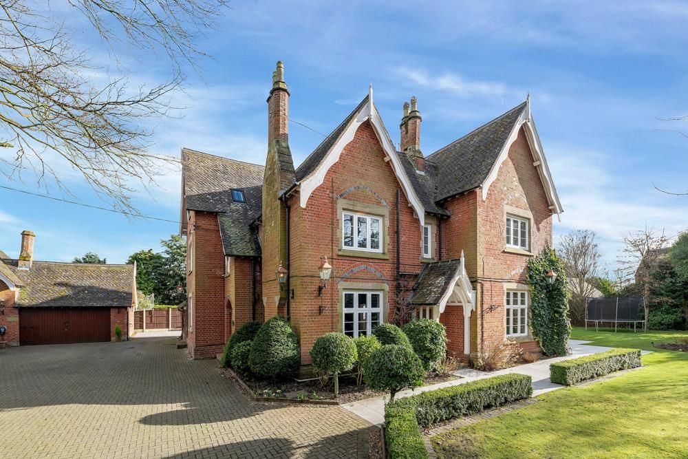 Property photo 1 of 31 Denfield House