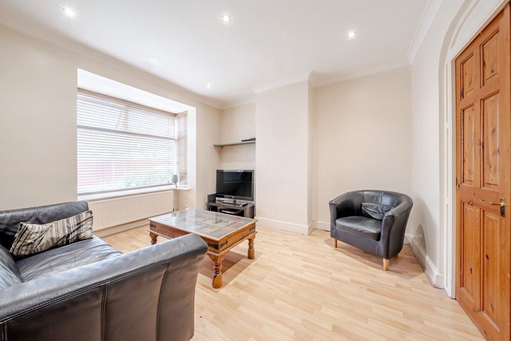 Property photo 2 of 13 Picture No. 10