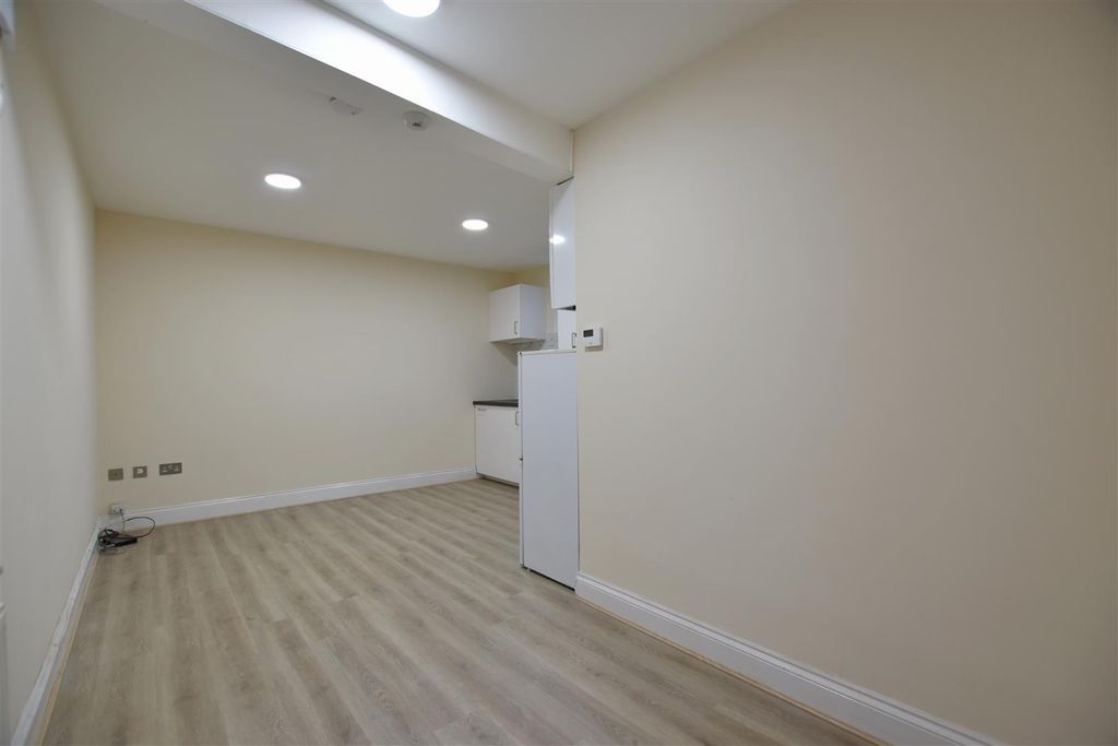 Property photo 3 of 7 Lounge.2.Jpg