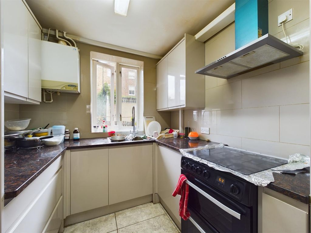 Property photo 3 of 43 Cam01358G0-Pr0037-Still005.Jpg