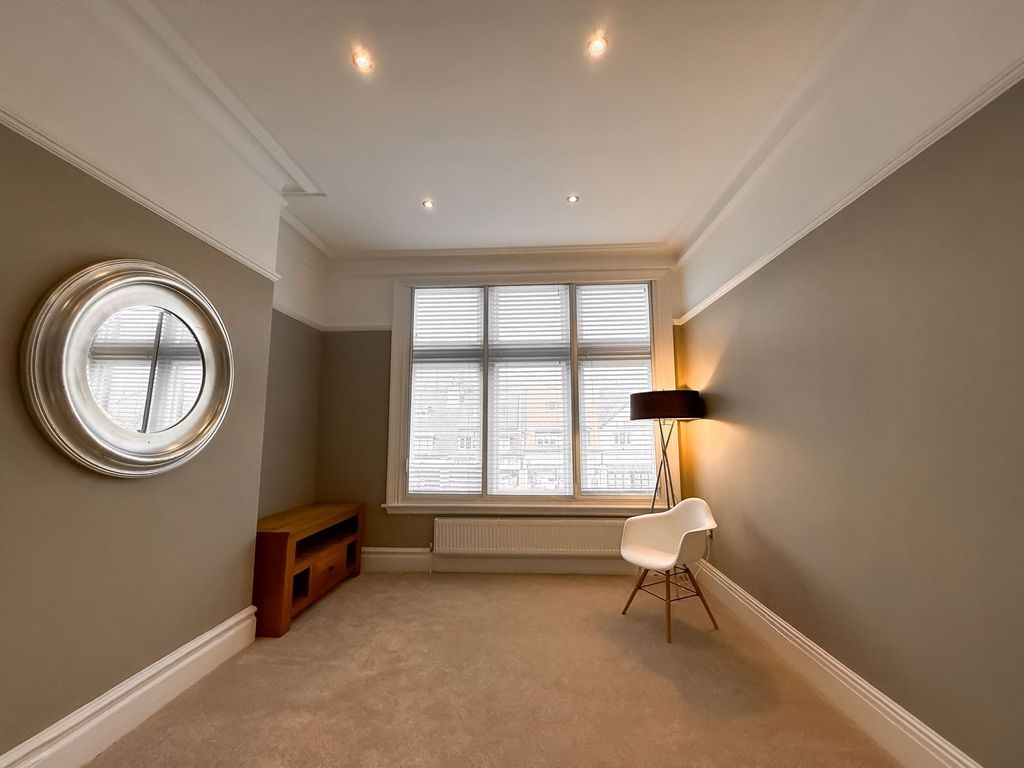 Property photo 2 of 31