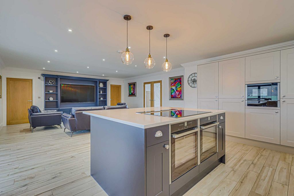 Property photo 3 of 50