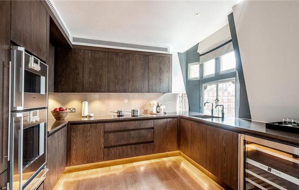 Property photo 3 of 12 Kitchen