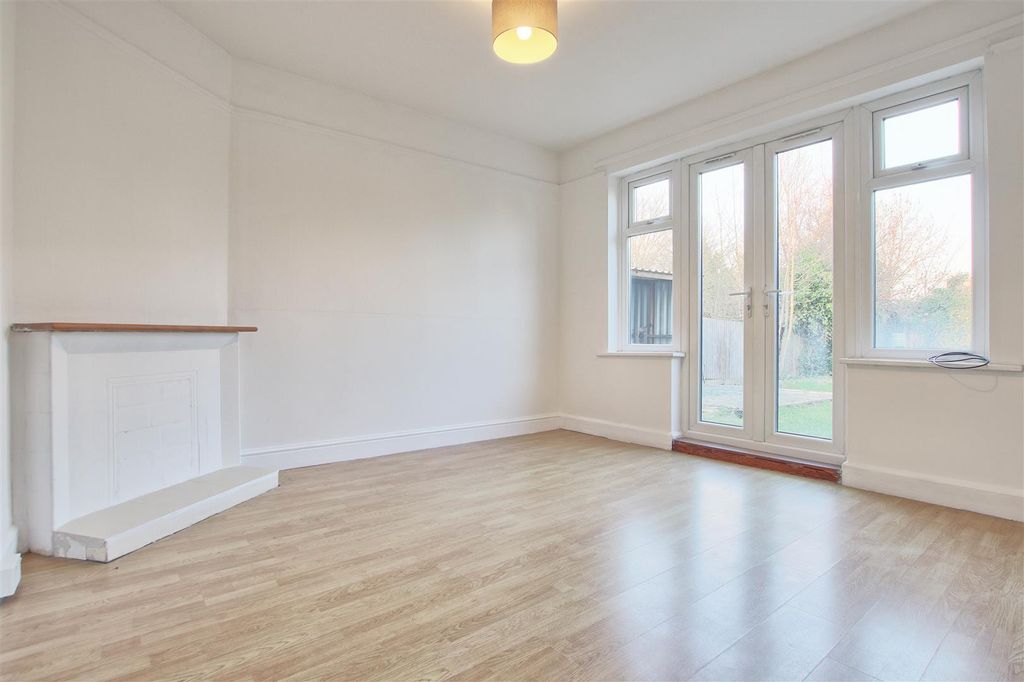 Property photo 3 of 18 Reception Room.Jpg