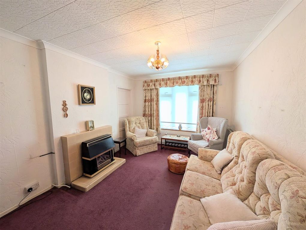 Property photo 3 of 12 Lounge