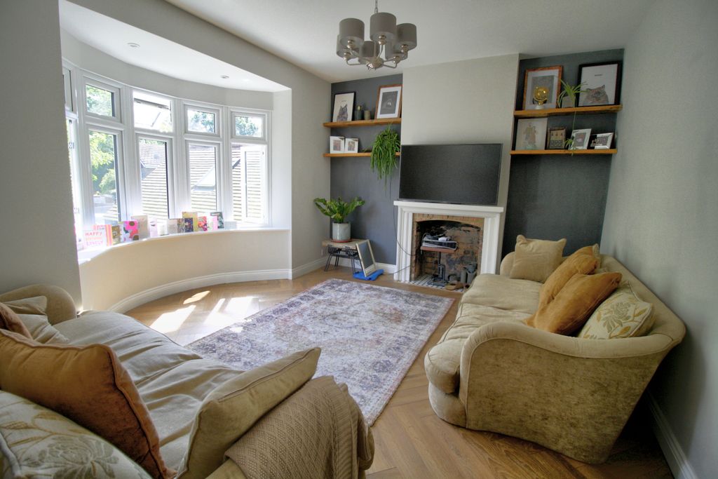 Property photo 3 of 28 Bray2