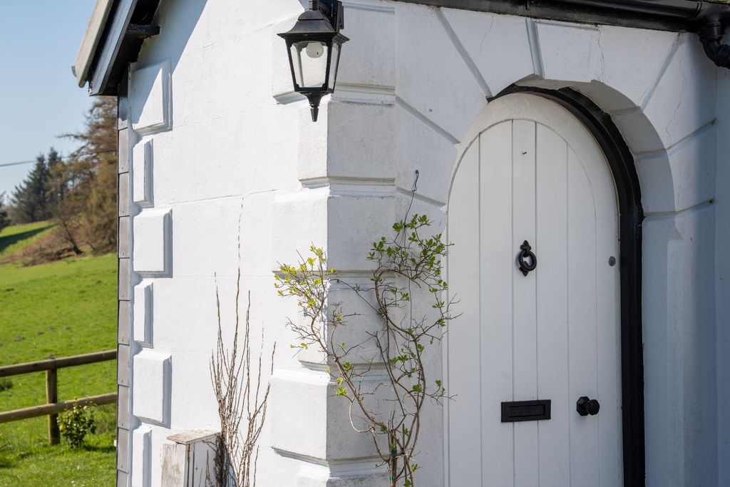 Property photo 2 of 47