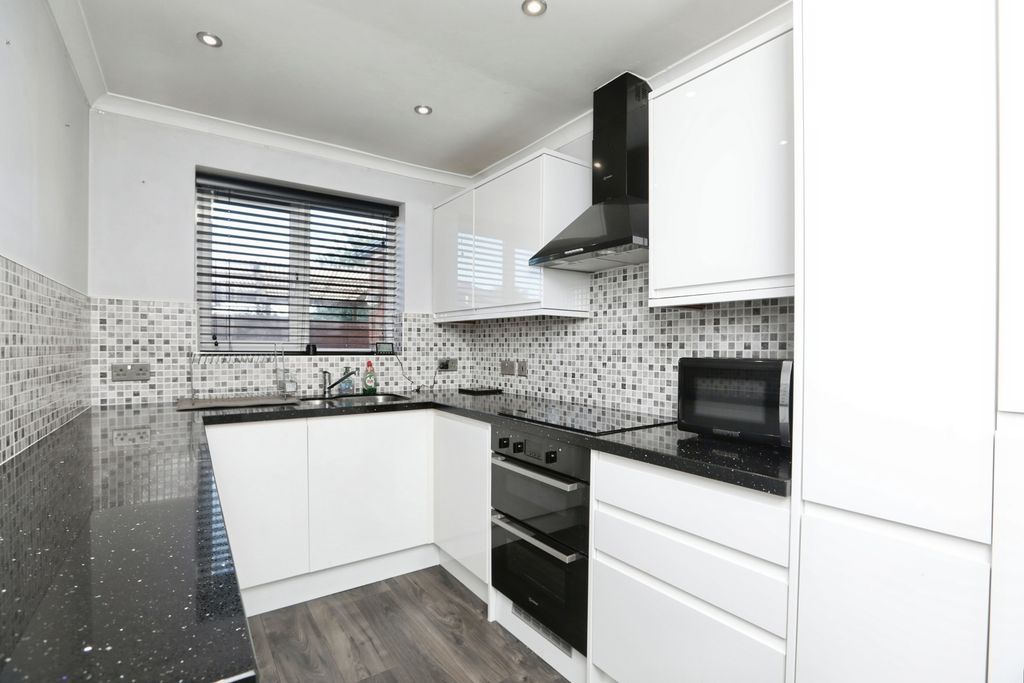 Property photo 2 of 11 Pbox-Img.Jpg