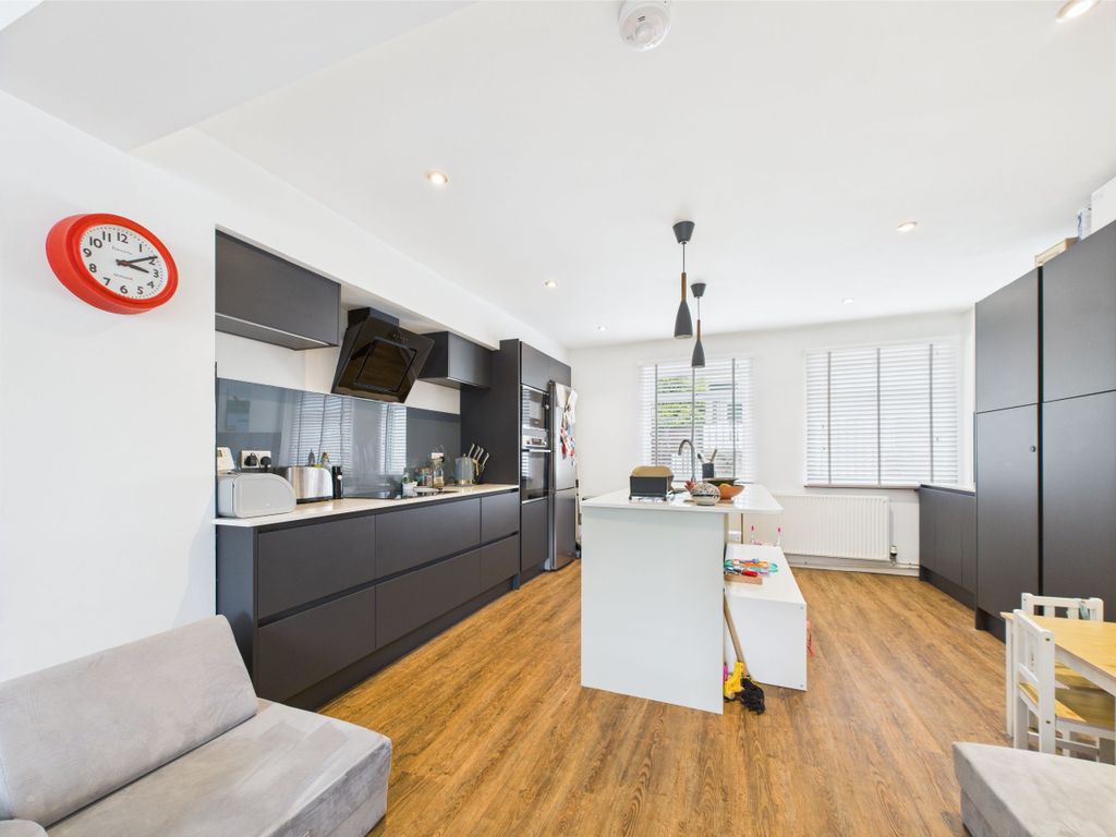 Property photo 2 of 30