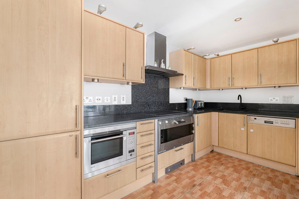 Property photo 3 of 17 Kitchen