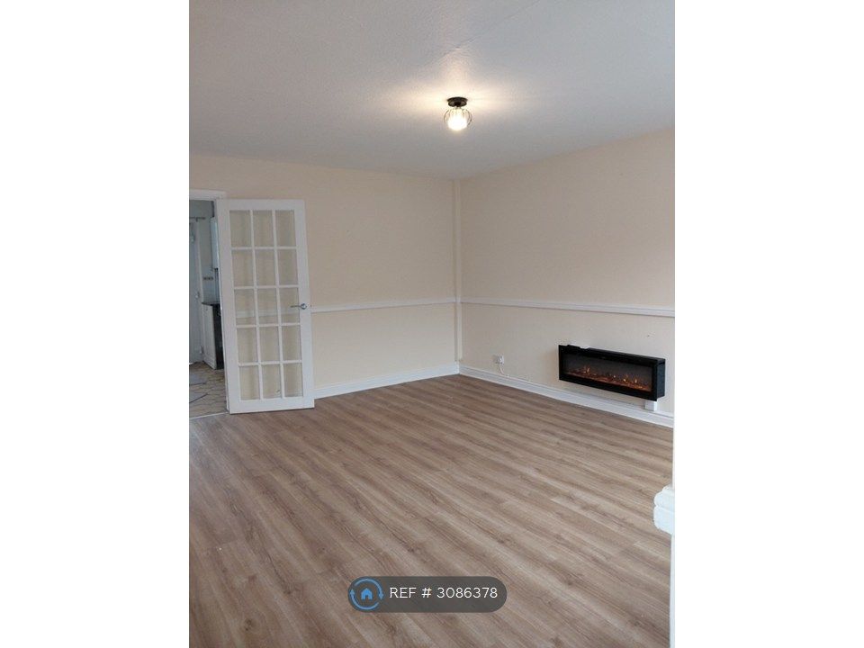 Property photo 3 of 16 Lounge Pic 2