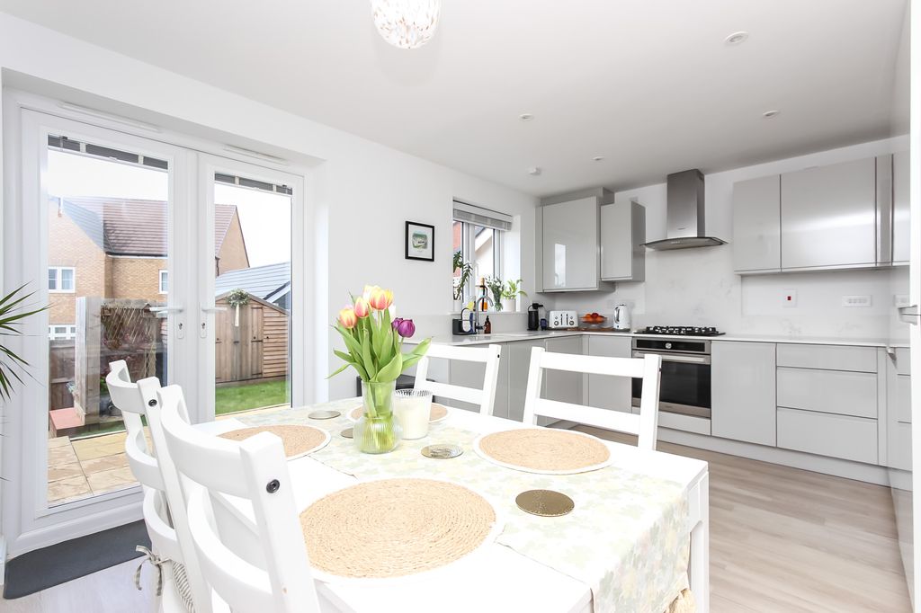 Property photo 3 of 16 Kitchen/Dining Room