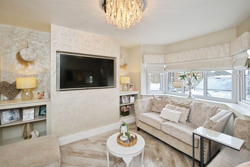 Property photo 2 of 25