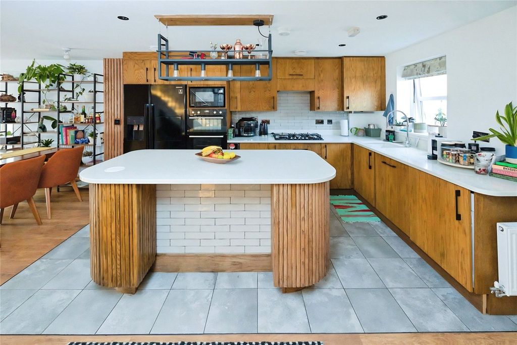 Property photo 3 of 17 Kitchen