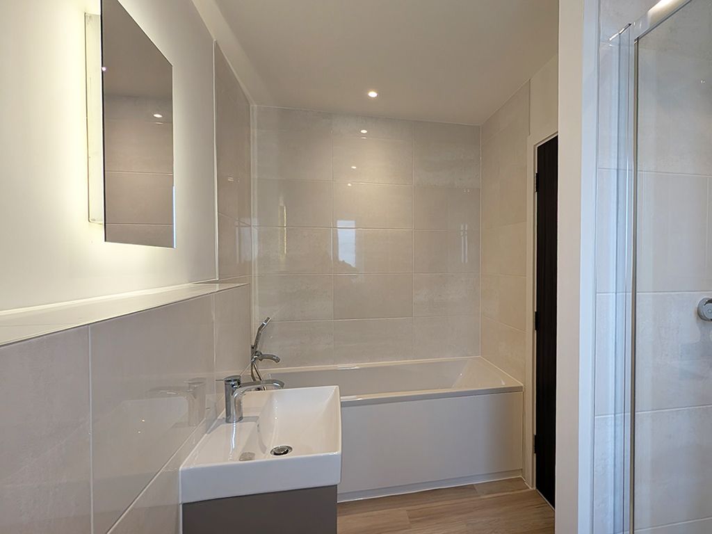 Property photo 3 of 6 Family Bathroom