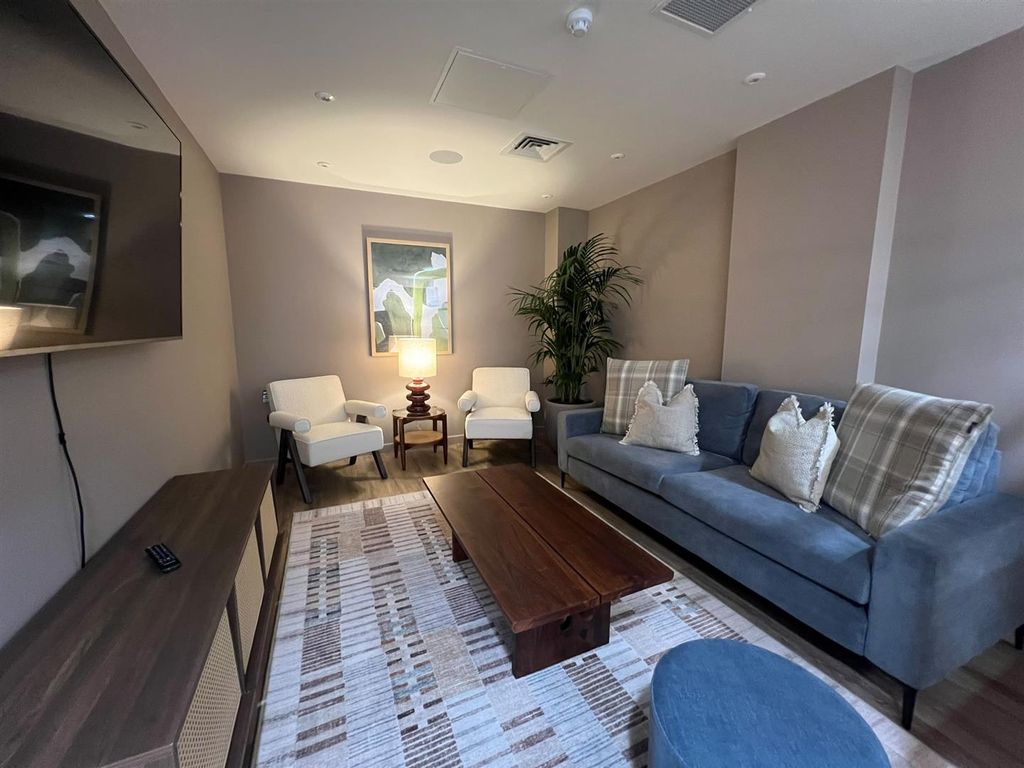 Property photo 3 of 10 Tyne Bridge Communal Area.....Jpg