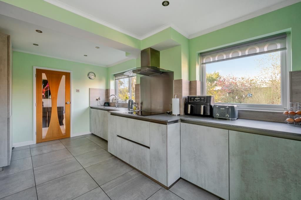 Property photo 2 of 20 Kitchen