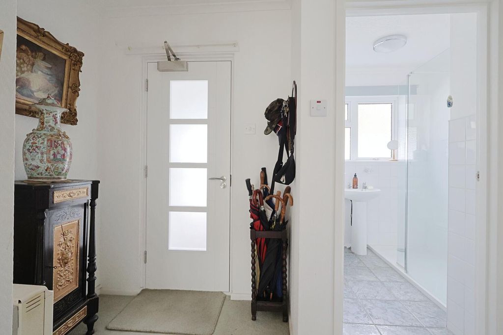 Property photo 2 of 14 Hallway