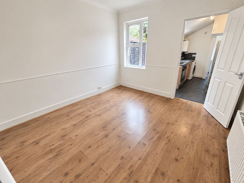 Property photo 3 of 9 5328172