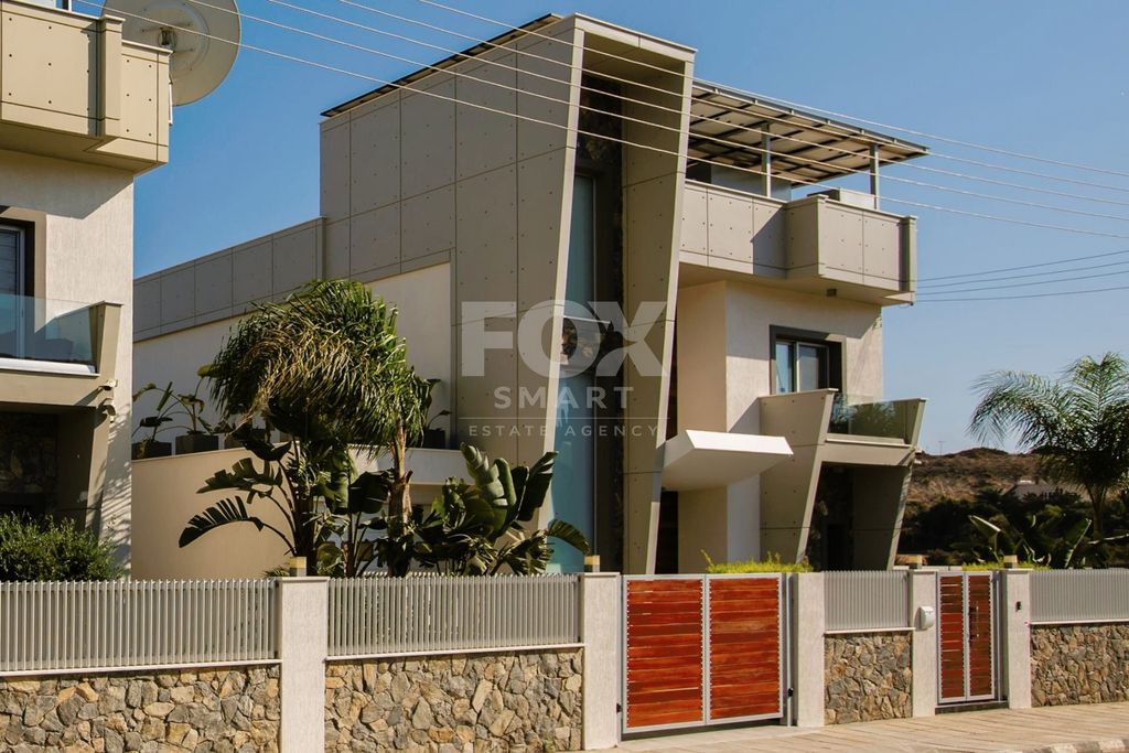 Property photo 1 of 25 Four Bedroom Villa For Sale In Agios Tychonas, Limassol