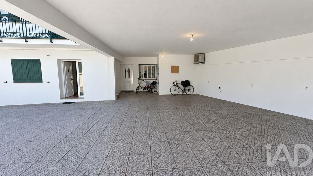 Property photo 2 of 31