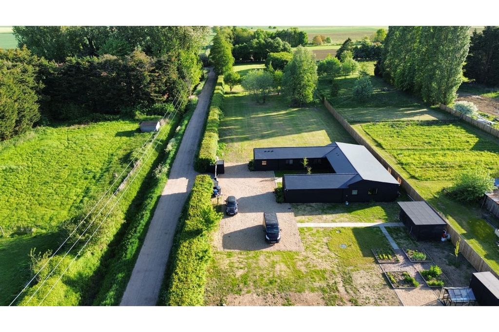 Property photo 1 of 40