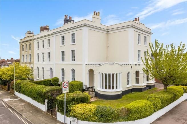 Property photo 1 of 7 Regents Park External.Jpeg