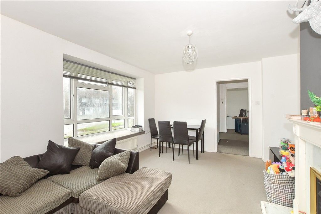 Property photo 2 of 4 Lounge