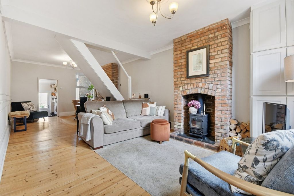 Property photo 2 of 27