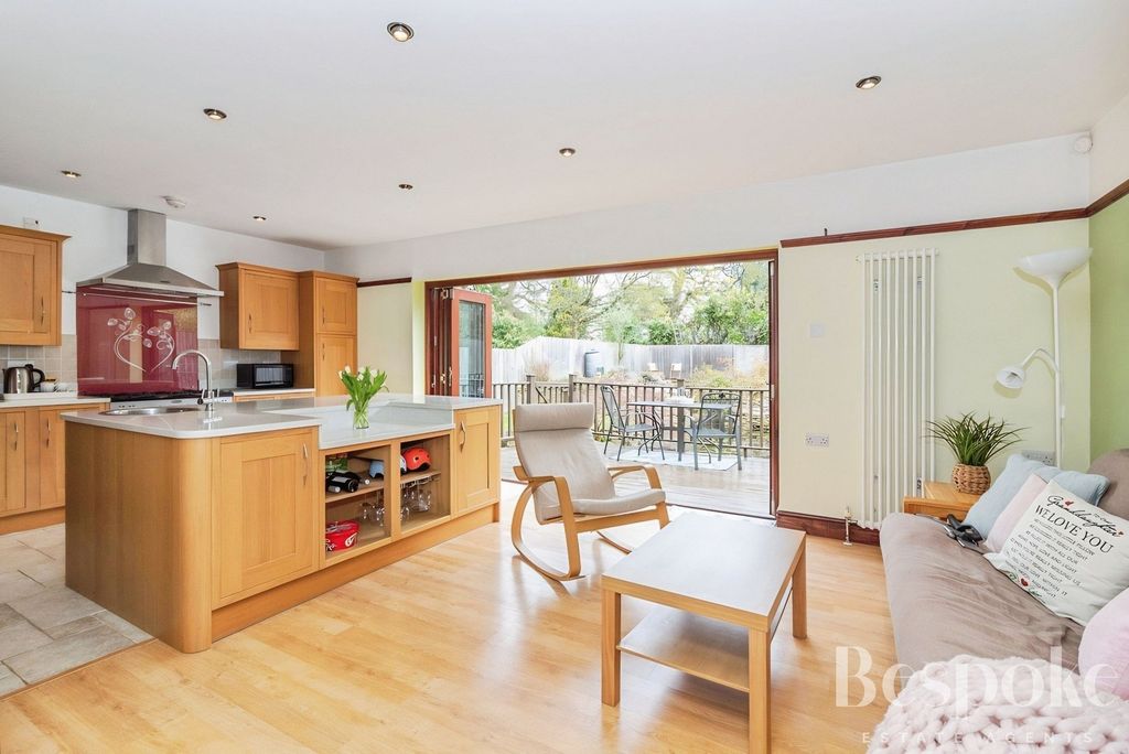 Property photo 2 of 54 Family Area