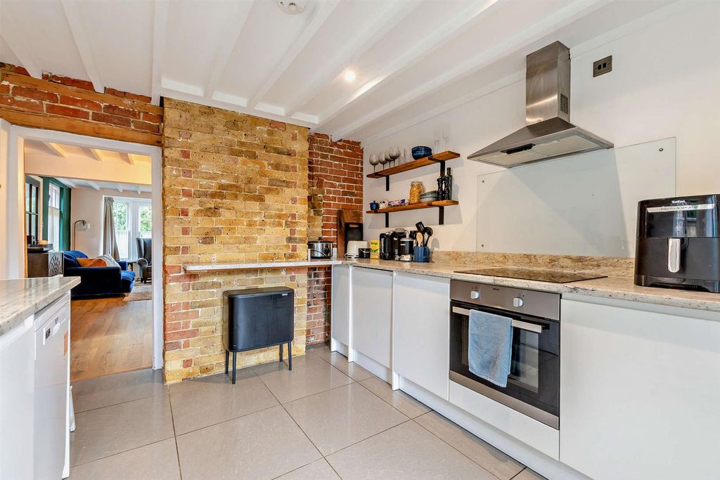 Property photo 3 of 16 8658456-Interior04-800.Jpg