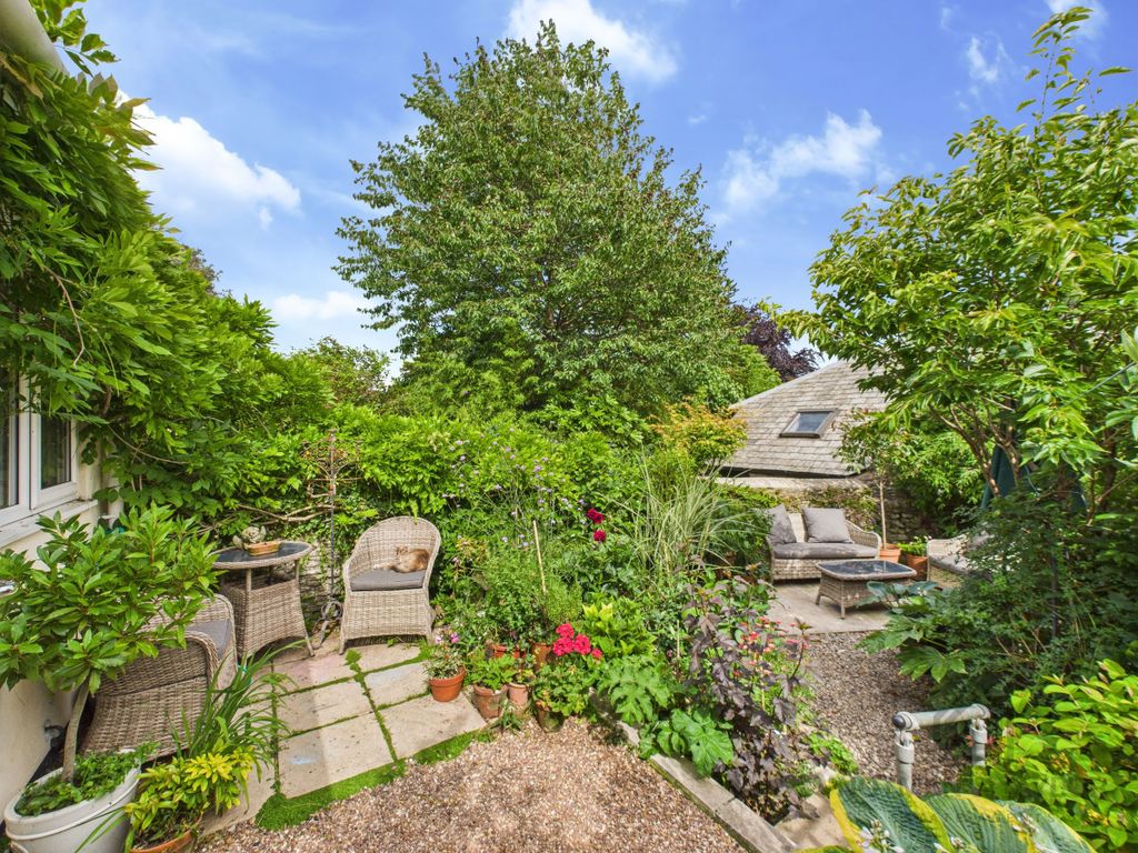 Property photo 2 of 27