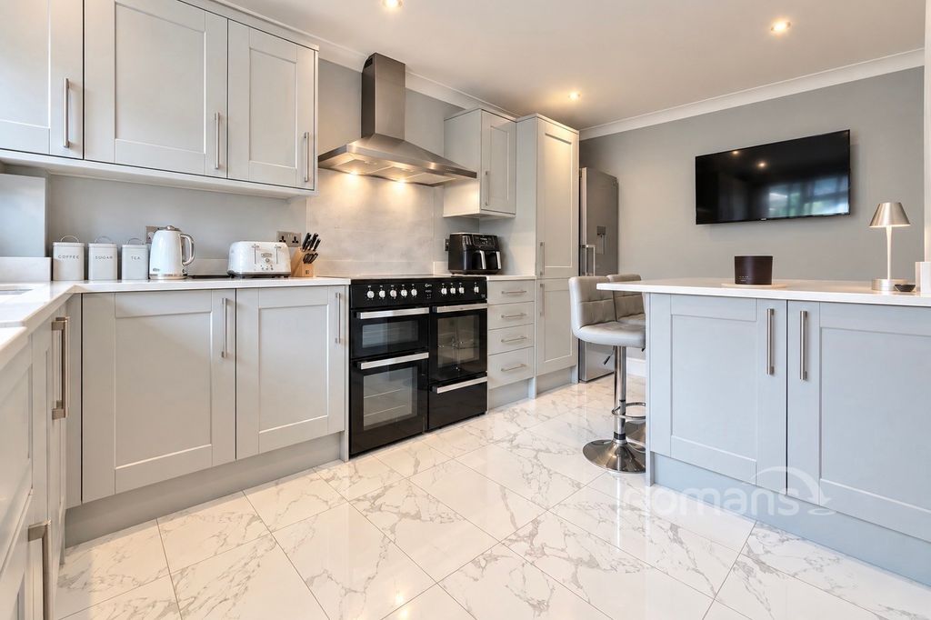 Property photo 2 of 15 Kitchen