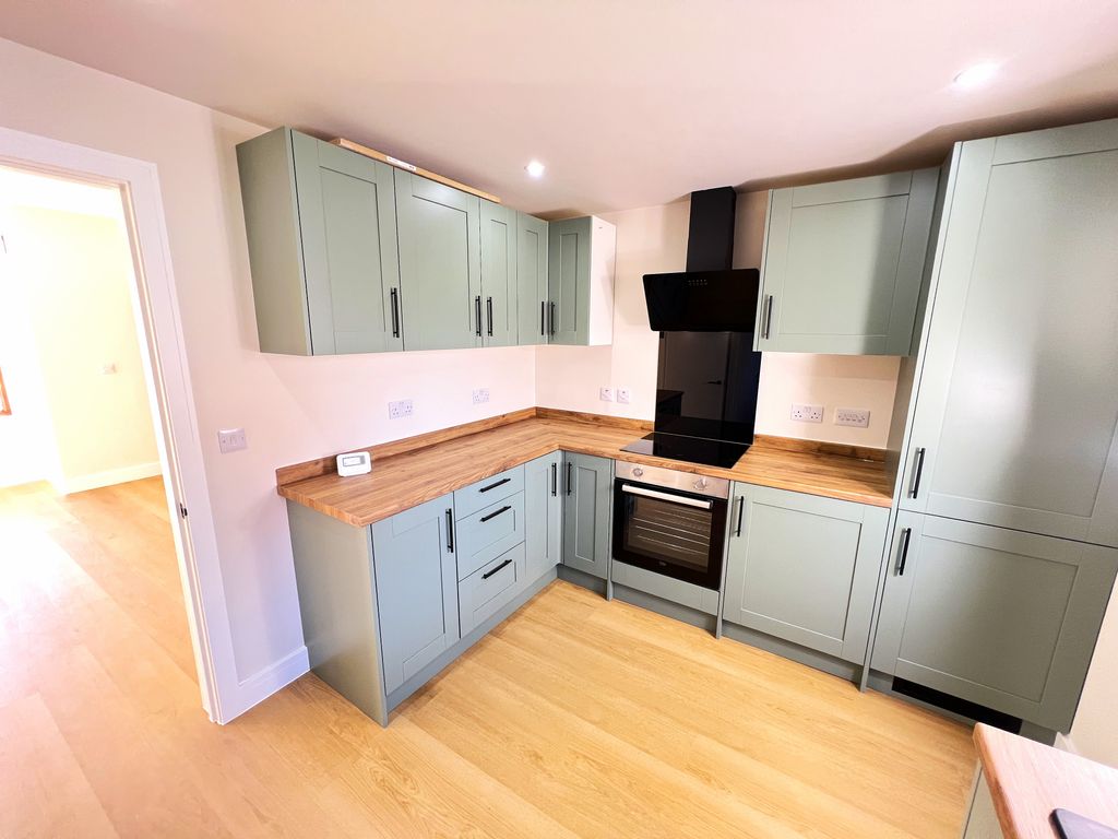 Property photo 3 of 10 Kitchen