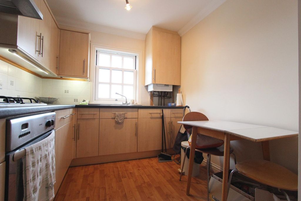 Property photo 3 of 8 Photo 6