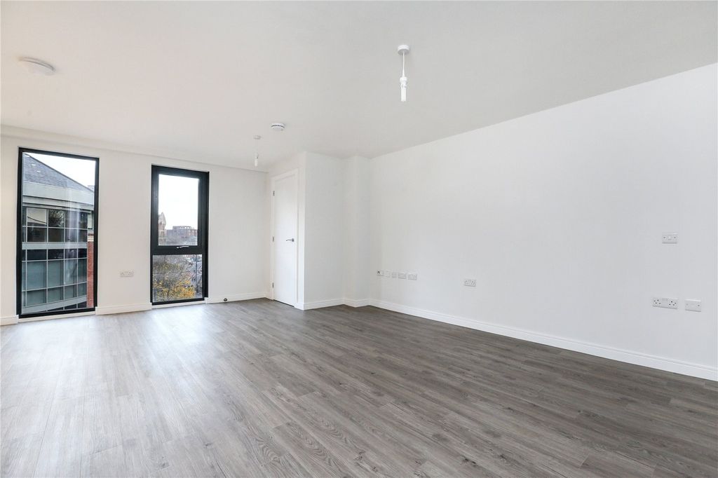 Property photo 2 of 7 Studio Apartment