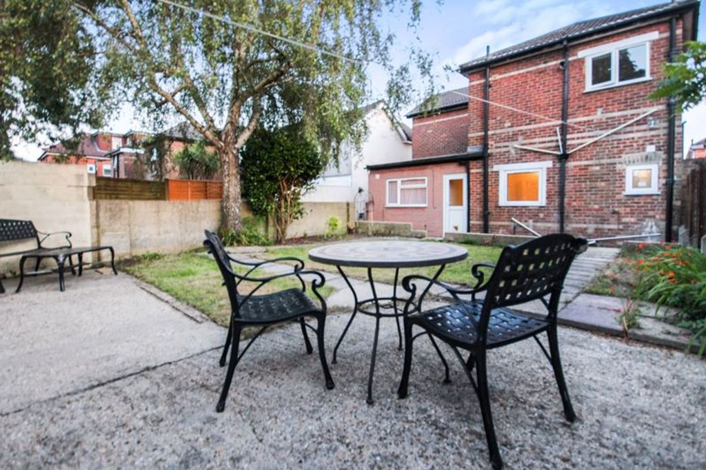 Property photo 1 of 12 Photo 9