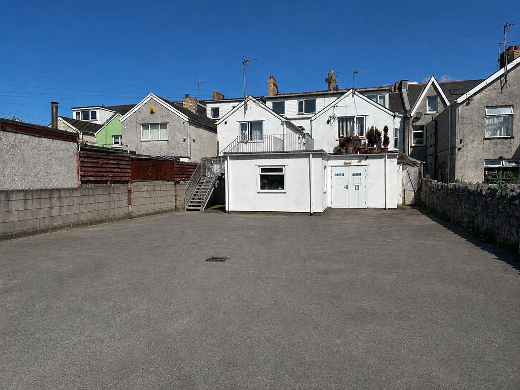 Property photo 3 of 7