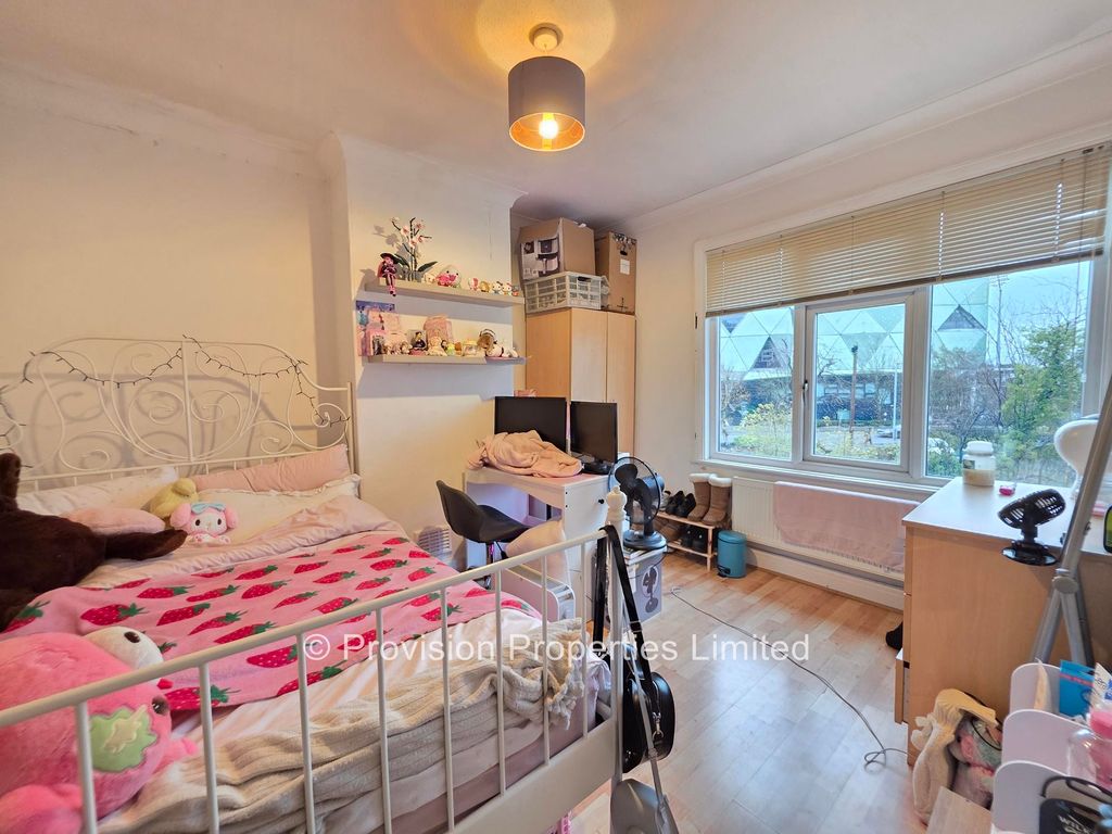 Property photo 3 of 12 Photo